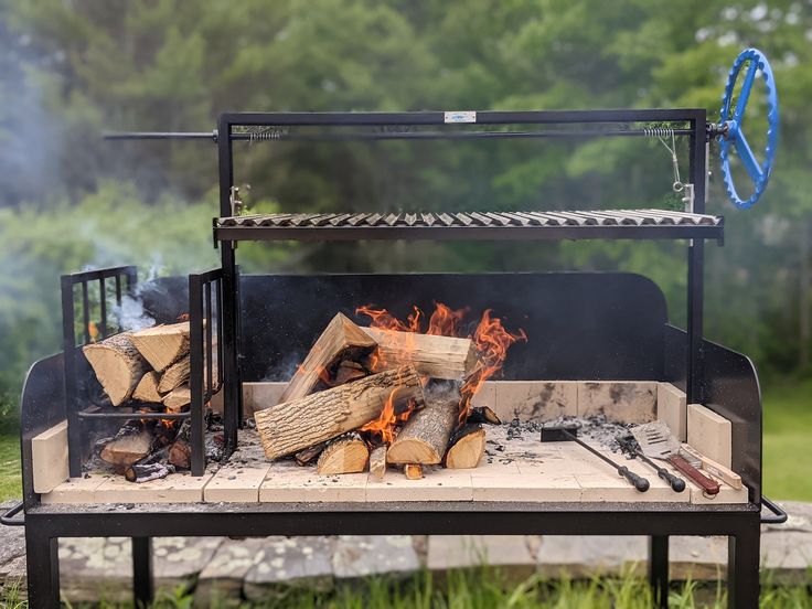 Inbuilt asado grill with steel grate and fire box